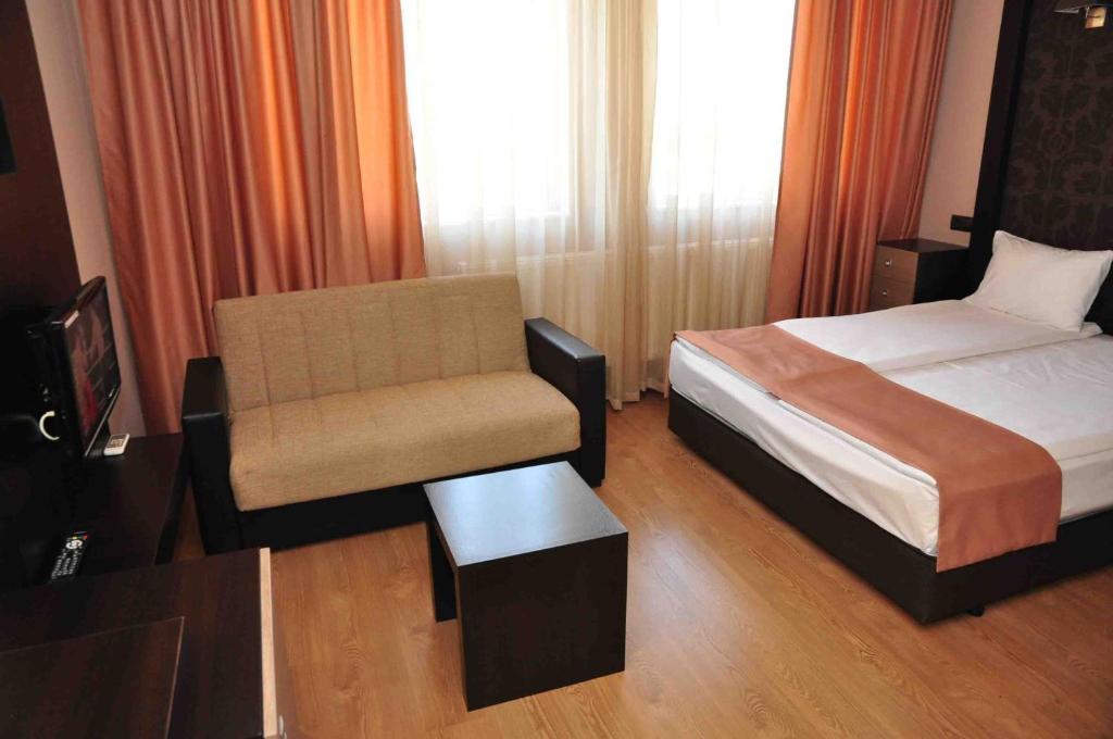 Luxor Complex Ivaylovgrad Bilik gambar